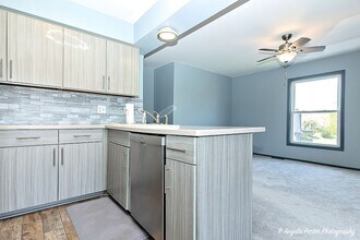 1402 Inverrary Ln in Deerfield, IL - Building Photo - Building Photo