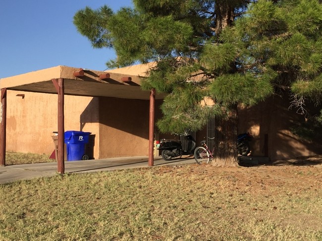 La Fonda Complex in Las Cruces, NM - Foto de edificio - Building Photo