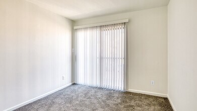 Latitudes Apartments in Virginia Beach, VA - Foto de edificio - Building Photo