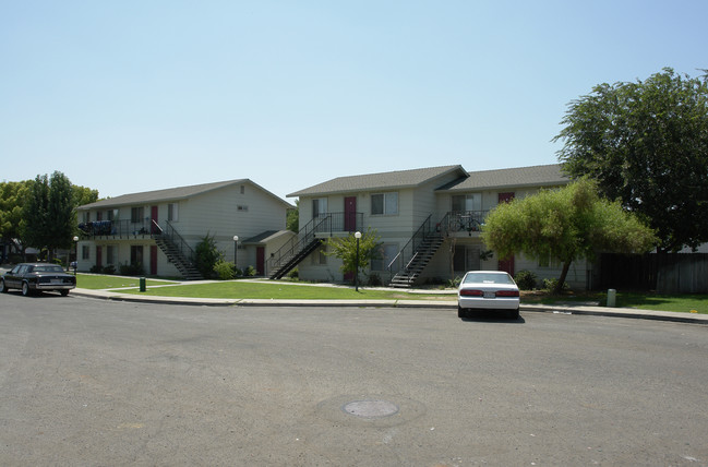 983-995 E Palm Ave in Reedley, CA - Building Photo - Building Photo