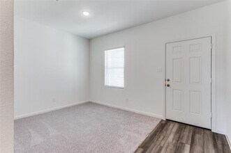 10361 Burnfoot Ln in Crowley, TX - Foto de edificio - Building Photo