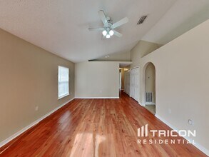 13714 Gentle Woods Ave in Riverview, FL - Building Photo - Building Photo
