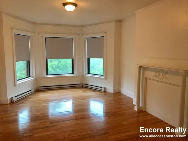 1061 Beacon St, Unit 7 in Brookline, MA - Building Photo