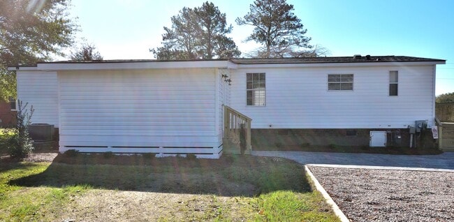1392 E Old Spring Hope Rd in Nashville, NC - Building Photo - Building Photo