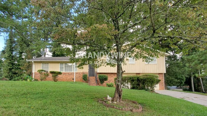 6695 Keswick Dr in Riverdale, GA - Building Photo