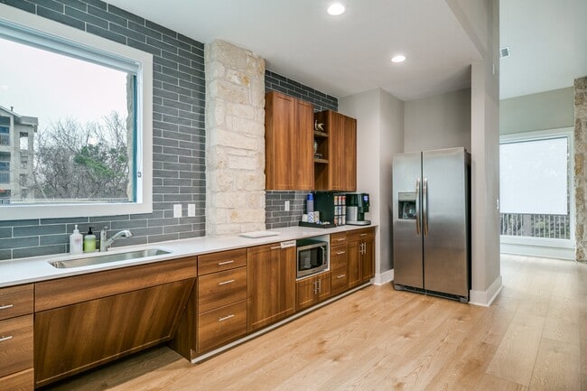 Canyon Ridge in Austin, TX - Foto de edificio - Building Photo
