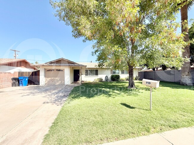 property at 910 N Wedgewood Dr