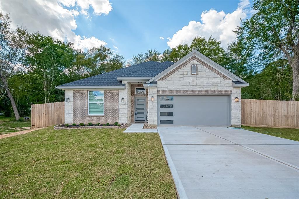 24938 Shady Oak Dr in Hockley, TX - Building Photo