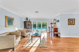 12600 SW 70th Ave in Miami, FL - Building Photo - Building Photo