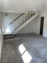 La Barcelona in Ventura, CA - Foto de edificio - Building Photo