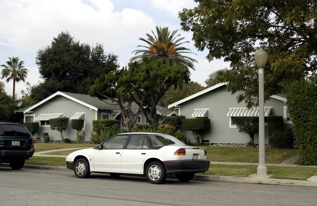 559 Lincoln Ave in Pomona, CA - Foto de edificio