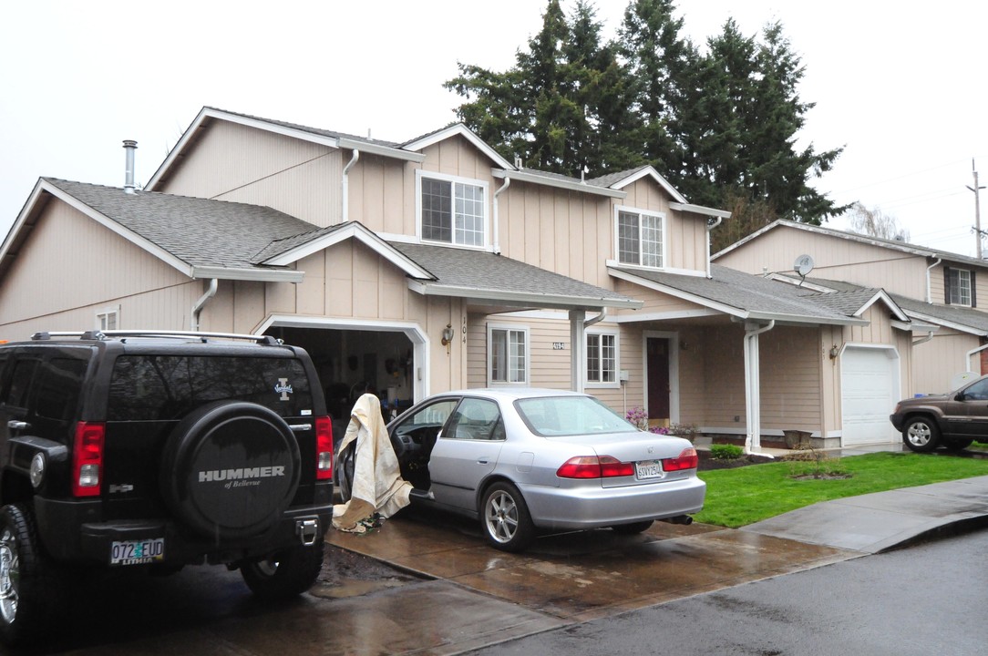 4194 Sunnyview Rd NE in Salem, OR - Foto de edificio