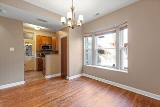 1278 W Victoria St, Unit 1E in Chicago, IL - Building Photo - Building Photo