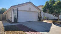 13653 W Desert Flower Dr in Goodyear, AZ - Foto de edificio - Building Photo