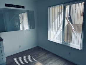 4070 Porte La Paz in San Diego, CA - Foto de edificio - Building Photo