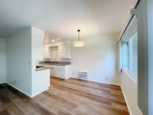 Oakland Manor in Pasadena, CA - Building Photo - Building Photo