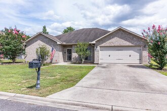4517 Beth Cir in Crestview, FL - Building Photo - Building Photo