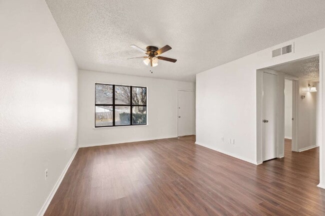 201 Oakdale Dr in Fort Worth, TX - Building Photo - Building Photo