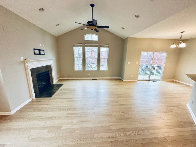 603 Grosvenor Ln in Aurora, IL - Building Photo - Building Photo