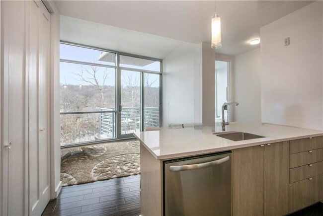 250 Central Park Ave in Hartsdale, NY - Building Photo - Building Photo