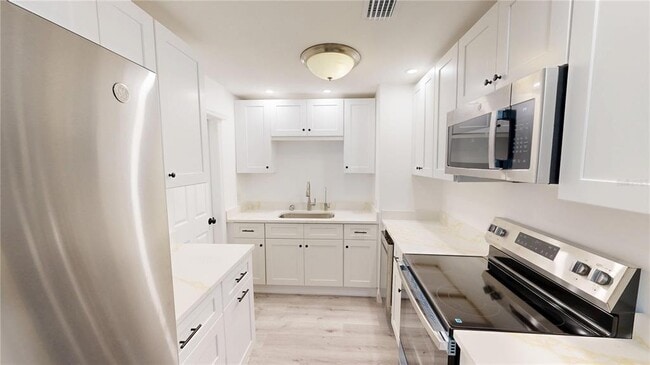 4421 Gandy Cir in Tampa, FL - Building Photo - Building Photo