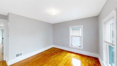52 Newcomb St in Quincy, MA - Foto de edificio - Building Photo