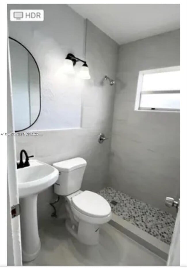 998 NW 109th St in Miami, FL - Foto de edificio - Building Photo