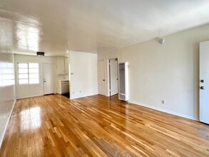 1342 Yale St, Unit B in Santa Monica, CA - Foto de edificio - Building Photo
