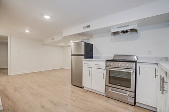 96 Wiltshire Ave in Toronto, ON - Building Photo - Building Photo