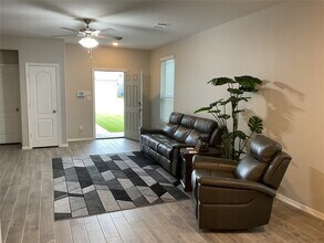 25497 Northpark Spruce Dr in Porter, TX - Building Photo - Building Photo