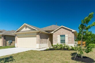 216 Hess Dr in Kyle, TX - Building Photo - Building Photo