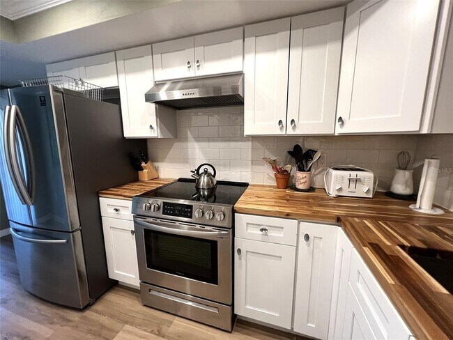 5205 Wedgewood Ln in Sarasota, FL - Building Photo - Building Photo