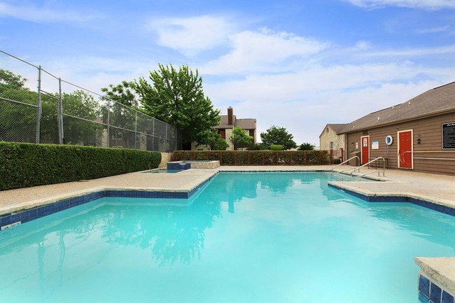 Avistar at the Crest in San Antonio, TX - Foto de edificio - Building Photo