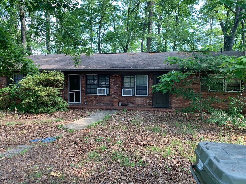 133 Cochran Rd in Clemson, SC - Building Photo