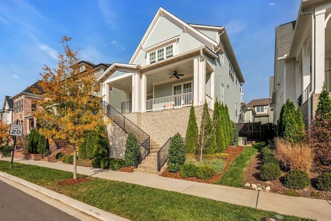 5045 Kathryn Ave in Franklin, TN - Foto de edificio - Building Photo