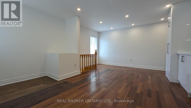 1150 Woodbine Ave in Toronto, ON - Building Photo - Building Photo