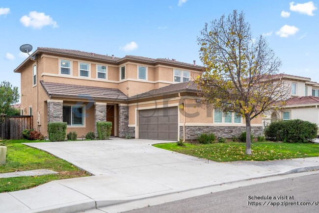 1726 Hummingbird Way in Tracy, CA - Foto de edificio - Building Photo