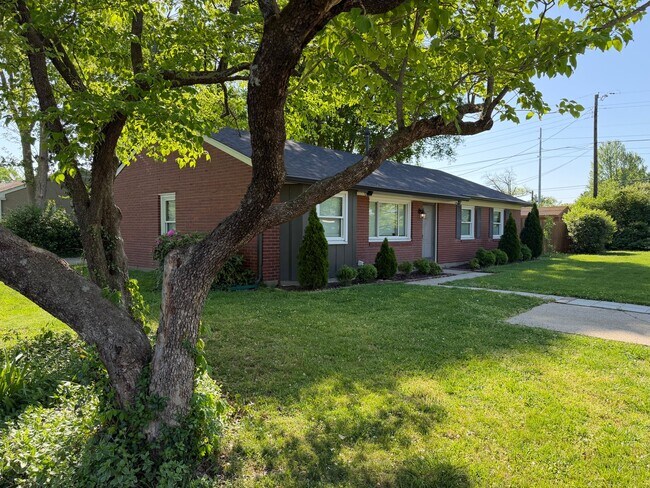 2005 Keeneland Blvd in Louisville, KY - Building Photo - Building Photo