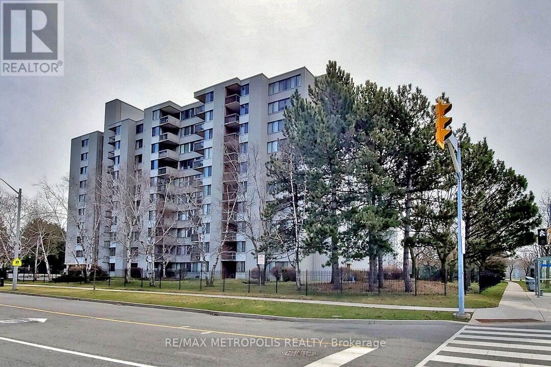 2500-2500 Bridletowne Cir in Toronto, ON - Building Photo