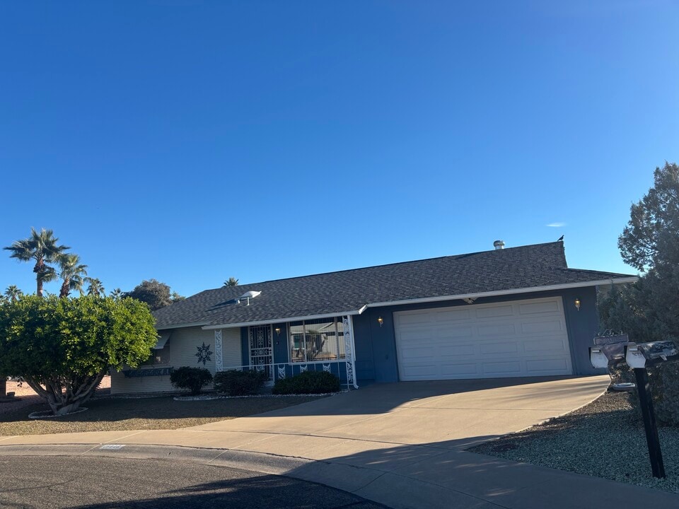 18419 N 94th Dr in Sun City, AZ - Foto de edificio