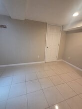1 Melrick Ct in Westbury, NY - Building Photo - Building Photo