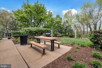 4542 Superior Square in Fairfax, VA - Building Photo - Building Photo