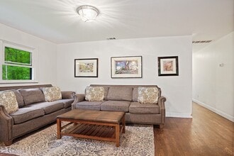 330 Cognewaugh Rd in Greenwich, CT - Building Photo - Building Photo