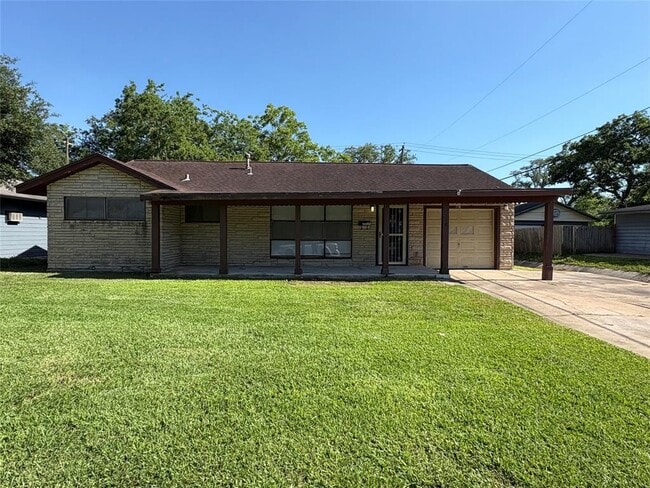 property at 118 Jonquil St