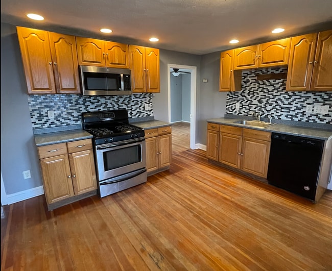 310 University Ave, Unit 1