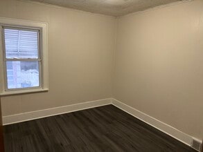 70 Ivanhoe Rd in Cheektowaga, NY - Foto de edificio - Building Photo