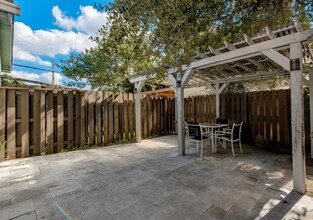 5608 Buchanan St in Hollywood, FL - Foto de edificio - Building Photo