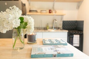 93 Twin Hill Rd, Unit 2 in East Falmouth, MA - Building Photo