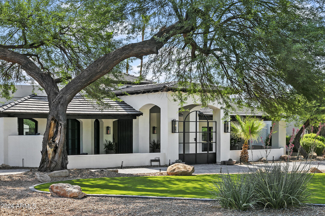 6718 E San Juan Ave in Paradise Valley, AZ - Building Photo