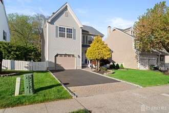 54 Magellan Way in Franklin Township, NJ - Foto de edificio - Building Photo